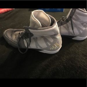 Wrestling shoes